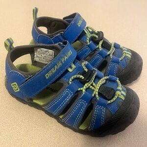 Size 9 Toddler “boy” Dream Pairs brand closed-toe active sandals 🌊